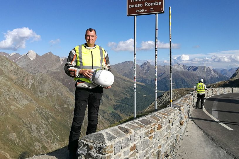 Hubertus Kesselheim ist mit Leib und Seele seit über 20 Jahren Polizeiseelsorger. Er bietet jährlich eine Motorradwallfahrt für Polizeibeamte an. Das Foto entstand auf der Rückfahrt aus Assisi.