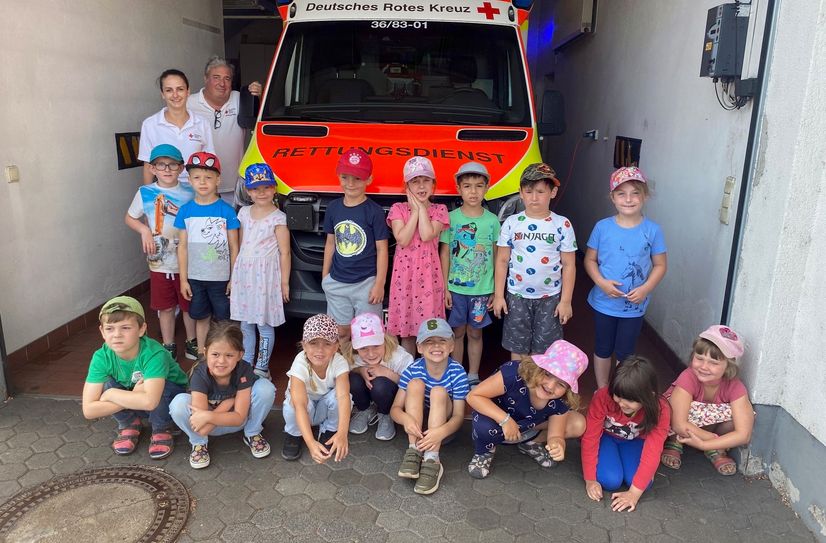 Kita einmal anders: 16 Vorschulkinder der Katholischen Kindertagesstätte St. Nikolaus aus Kamp-Bornhofen waren bei der DRK-Rettungswache in Boppard zu Besuch.