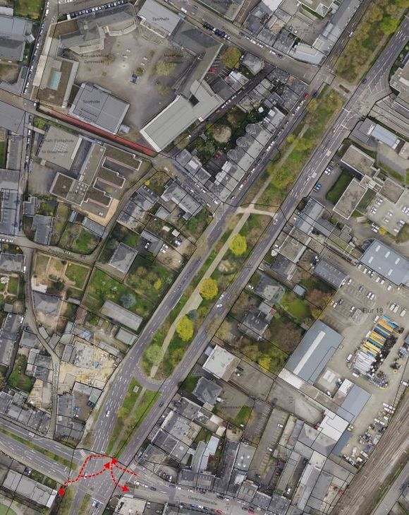 Luftbild mit der eingezeichneten Wegeführung und Begrünung, wie sie für den Fall des Wegfalls der Tankstelle angedacht ist. Foto: Stadtplanungsamt Trier