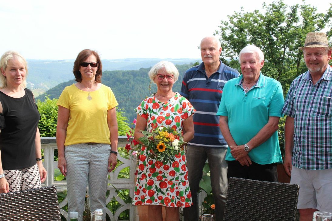 Seit zehn Jahren ist Elisabeth Schmitt aus Ulmen (3. v. l.) Vorsitzende der Außenstelle Cochem-Zell des Weissen Rings.