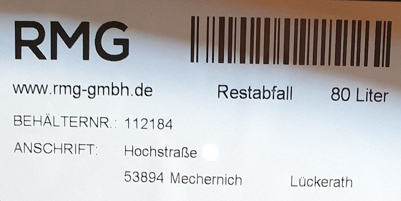 Bis zum Jahreswechsel sollen die alten Gefäße der Firma Schönmackers benutzt werden, ab Neujahr 2022 die neuausgelieferten Tonnen der Firma RMG mit diesem weißen Etikett. Foto: Stadtverwaltung Mechernich/pp/Agentur ProfiPress