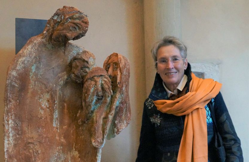 Monika Stein und die Station der weinenden Frauen. Foto: Bistum Trier