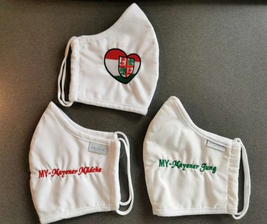 Die Mund-Nasen-Masken gibt es noch mit zwei weiteren Sprüchen zu kaufen: „MY-Lächeln!“ und „MY-Schnauze!“. Foto: MY-Gemeinschaft