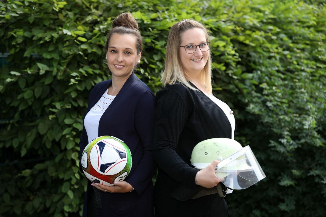 Tamara Empt (re.) und Stefanie Kolzem sind die Gesichter der »Ehrensache. Ehrenamtsagentur Kreis Euskirchen«. Foto: S. Vanselow / Kreis-Medienzentrum