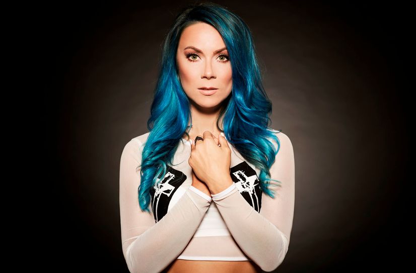 2elements sorgt am Plattenpult für heiße Stimmung.