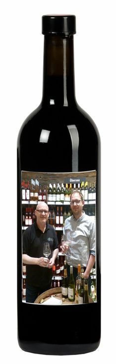 Steven Rößler-McAulay und Alexander Bell hatten in den REWE-Markt nach Blankenheim zu einer  Weinprobe der etwas anderen Art eingeladen. mn-Fotomontage