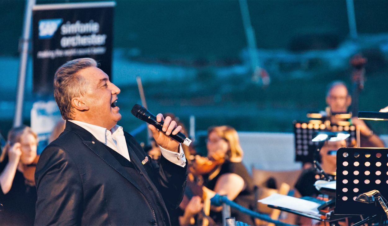 "Bravissimo" lautet der Titel des Klassik-Charity-Konzertes, das der Trierer Tenor Thomas Kiessling gemeinsam mit dem SAP Sinfonieorchester und der Sopranistin Kerstin Bauer am Sonntag, 7. Juli, um 18 Uhr  im Theater Trier zum Abschluss der Spielzeit gibt.  Foto: Susann Schroeter Fotografie