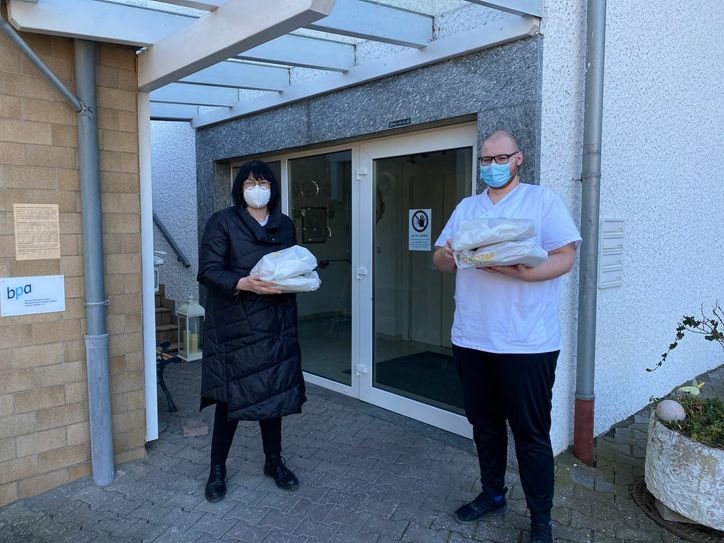 CDU-Landtagskandidatin Anette Moesta und Vertreter der örtlichen CDU bringen Berliner in Senioreneinrichtungen der Region. Foto: CDU-Kreisverband Mayen-Koblenz