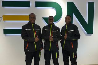 Im Rahmen des Projekts "zubee" haben drei junge Männer aus Ruanda im Herbst 2023 ihre Ausbildung bei ERN Elektrosysteme in Simmern begonnen. Über diese Möglichkeit der Zuwanderung in den hiesigen Arbeitsmarkt sowie über andere Aspekte der Fachkräfteeinwanderung informiert und diskutiert der Regionalrat Wirtschaft im Rahmen der Kampagne Gelobtes Land während einer Veranstaltung am 8. April: Eingeladen sind Unternehmen, Politik, Akteur*innen aus Wirtschaft, Sozialverbänden und Zivilgesellschaft.