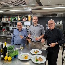 Freuen sich auf einen genussvollen Abend: Oliver Bell, Viktor Kaltenberg und Peter Michels.