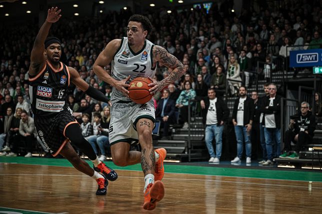 Nolan Adekunle mit der Nummer 22 bei den Moselstädtern.