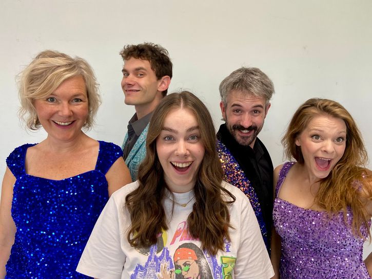 The Prom - ein modernes Musical, das unter anderem auch von Netflix verfilmt wurde feiert mit fast 60 beteiligten Nachwuchstalenten unter professionellem Coaching am 12. September seine Premiere.