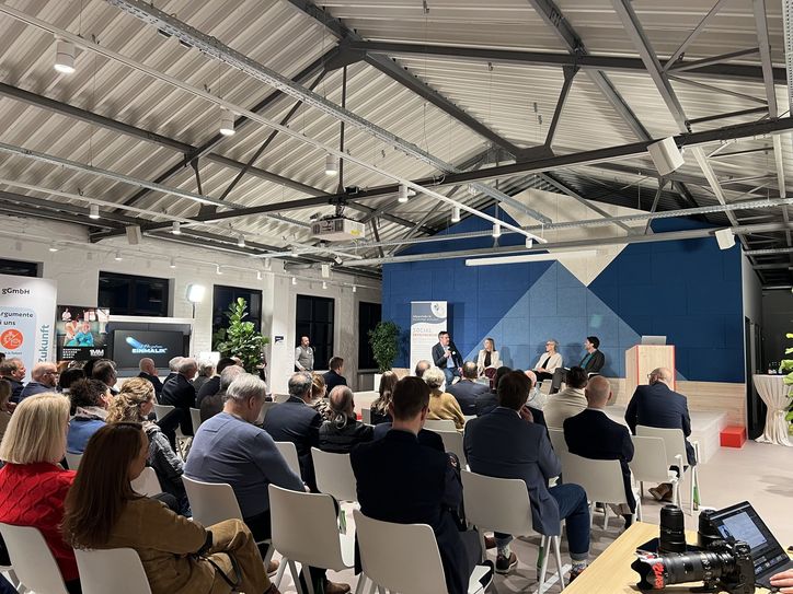 In einer Podiumsdiskussion wurde das wirtschaftliche Handeln mit sozialer Verantwortung thematisiert.