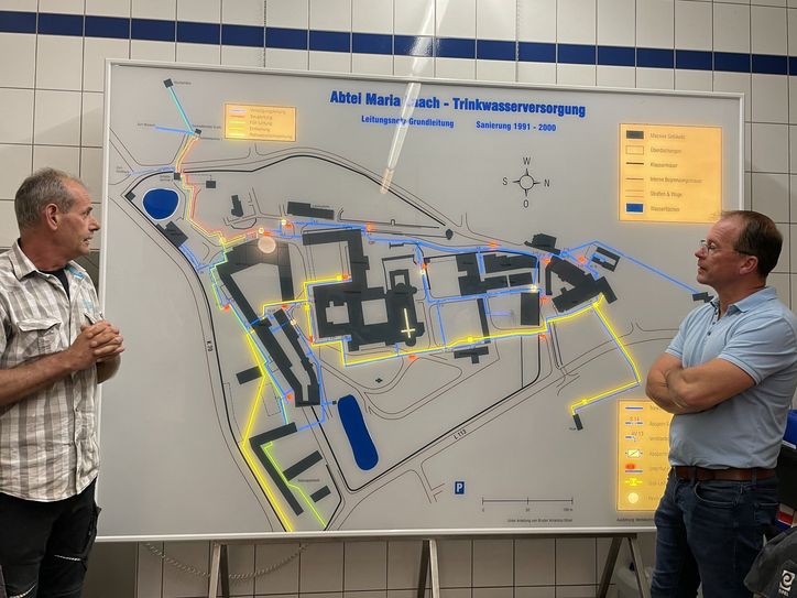 Wie die Trinkwasserversorgung in Maria ach funktioniert, erfuhren die Teilnehmer des Rundgangs.