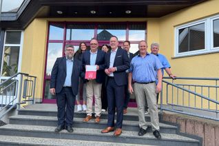 Erfolgreiche Förderbescheidübergabe in Faid.