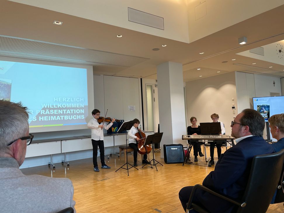 Die Kreisspitze genoß die musikalischen Darbietungen der Michel-Brüder.