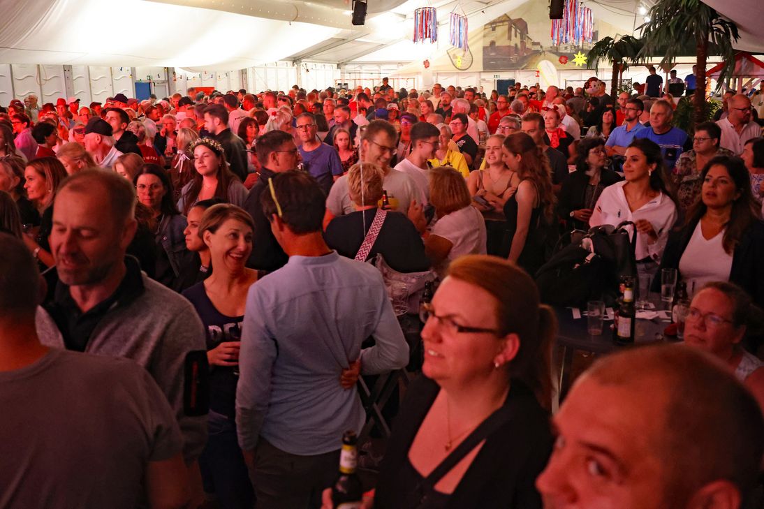 Gutes Wetter und gute Stimmung: Das Sommerfest der StädteRegion Aachen war dieses Jahr eine Sommerparty in Simmerath-Lammersdorf.