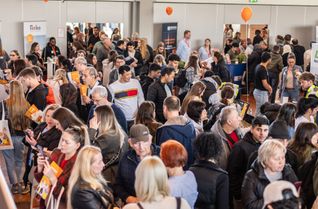 Rund 650 Besucher informierten sich bei den fast 50 ausstellenden Unternehmen in der Hunsrückhalle.