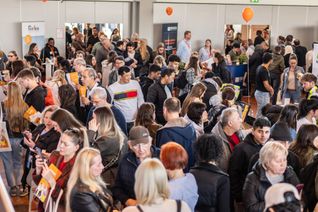 Rund 650 Besucher informierten sich bei den fast 50 ausstellenden Unternehmen in der Hunsrückhalle.
