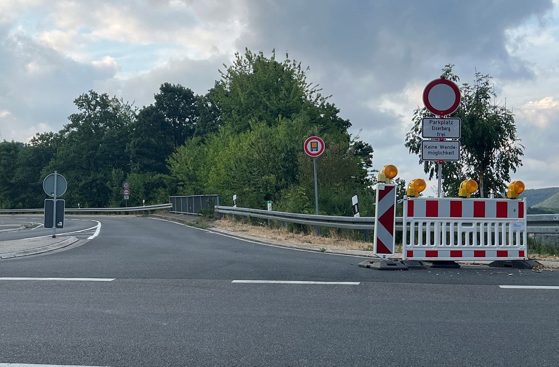 Die L128 zwischen Einruhr und Rurberg wird derzeit saniert und ist gesperrt. Die Sperrung soll jedoch anlässlich der Veranstaltung Rursee in Flammen vorübergehend aufgehoben werden.