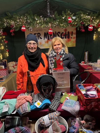 In Erwartung eines schönen Uferlichter Abschlusses (v.l.): Rosi Frank und Uschi Klapp-Dittmann.