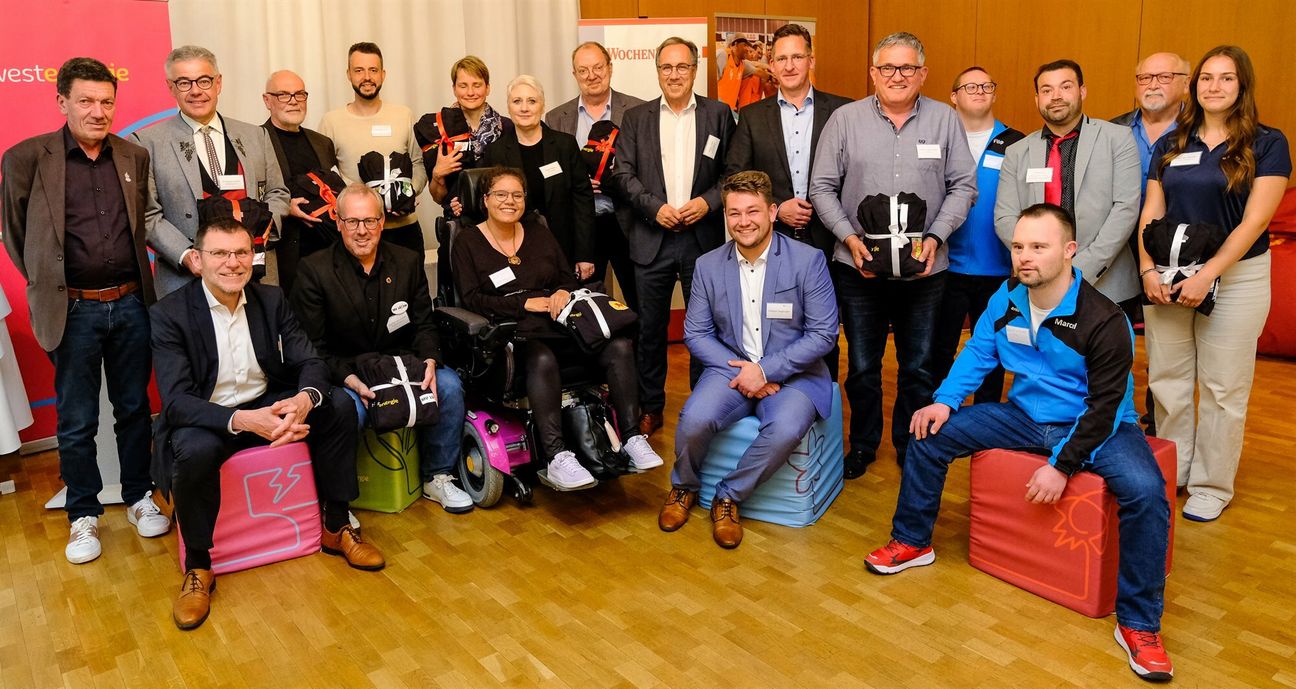 Zehnmal 2.000 Euro aus der Aktion des Wochenspiegel und Westenergie wurden im Rahmen einer kleinen Feier im Hotel Lindenhof übergeben.