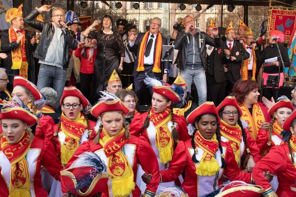 Am Montag, 11.11., findet die große Karnevals-Eröffnungsparty nach dem Fußumzug traditionell auf dem Trierer Kornmarkt statt. Foto: Archiv