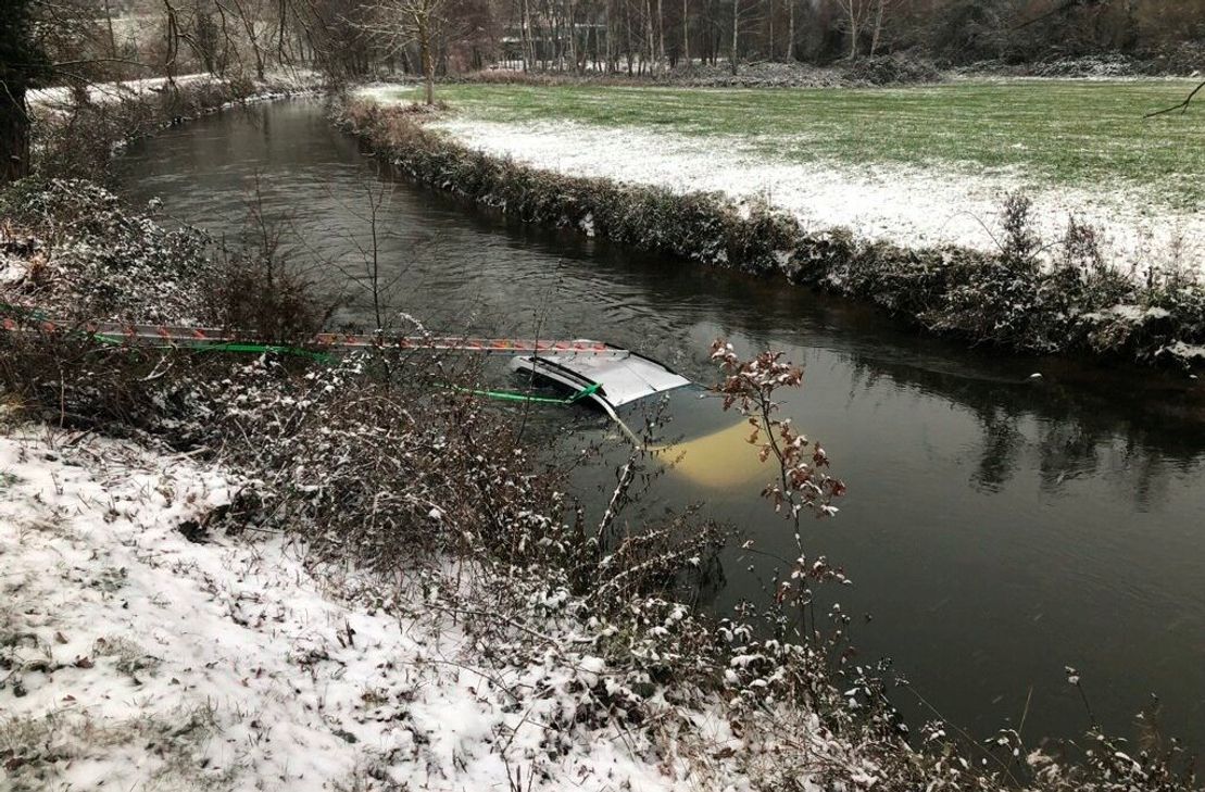 Im Glan landete dieses Auto heute Morgen.