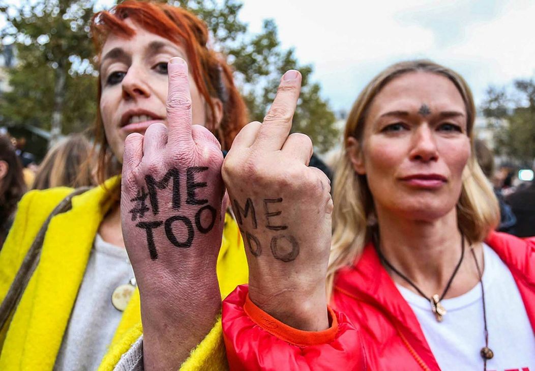 #MeToo geht um die Welt (hier ein Foto vom Oktober 2017 aus Paris). Der Hashtag ist millonenfach in Tweets auf der ganzen Welt verwendet worden. Foto: imago