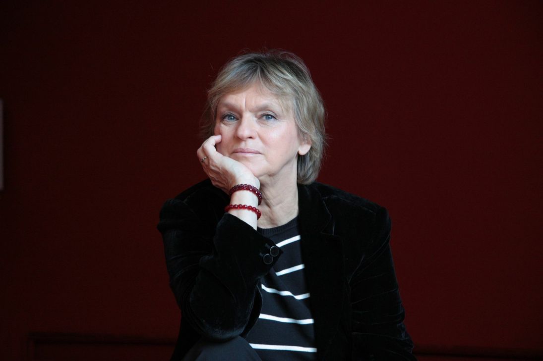 »Alles kein Zufall« ist die neueste Lesung von Elke Heidenreich. Sie hält ihrem Publikum den Spiegel vor und wird unterhaltsam am Klavier begleitet. Foto: Leonie v. Kleist