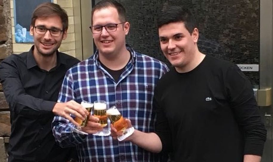 Von links: Der Hauptmann 2017, Max Senger, der neu gewählte Hauptmann 2018, Michael Bröhl und der neue Nachthauptmann, Andre Boos.