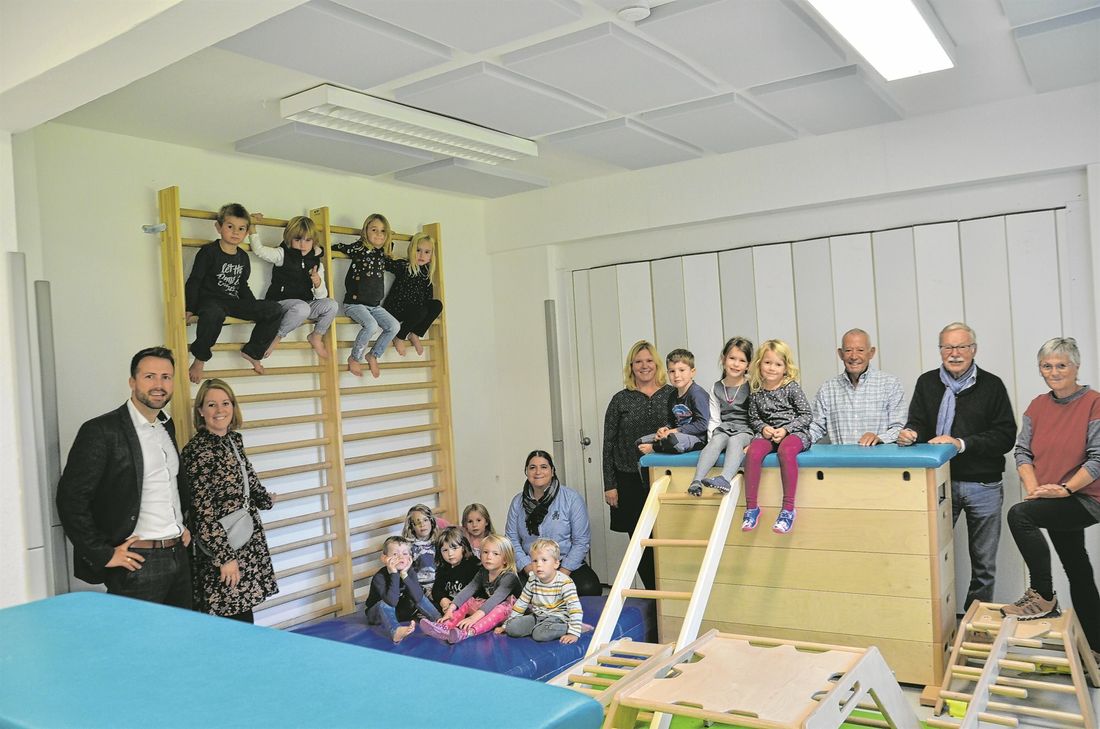Klein und groß haben Freude am neuen Bewegungsraum in der Eicherscheider Kindertagesstätte, die vom örtlichen Förderverein, Sparkasse, Lions-Club und Stawag finanziert wurde.