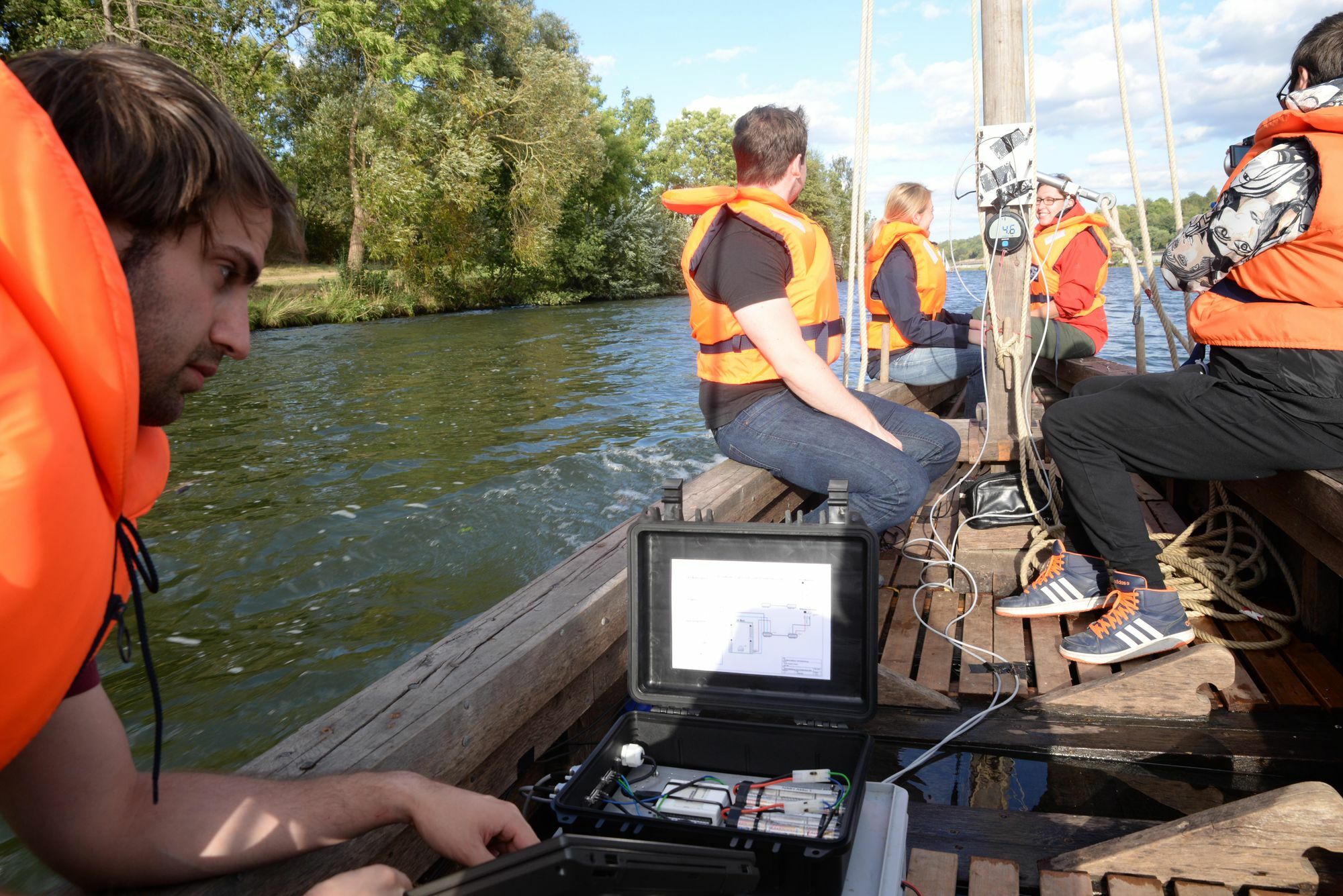 Messinstrumente auf dem Boot. Foto: Uni Trier