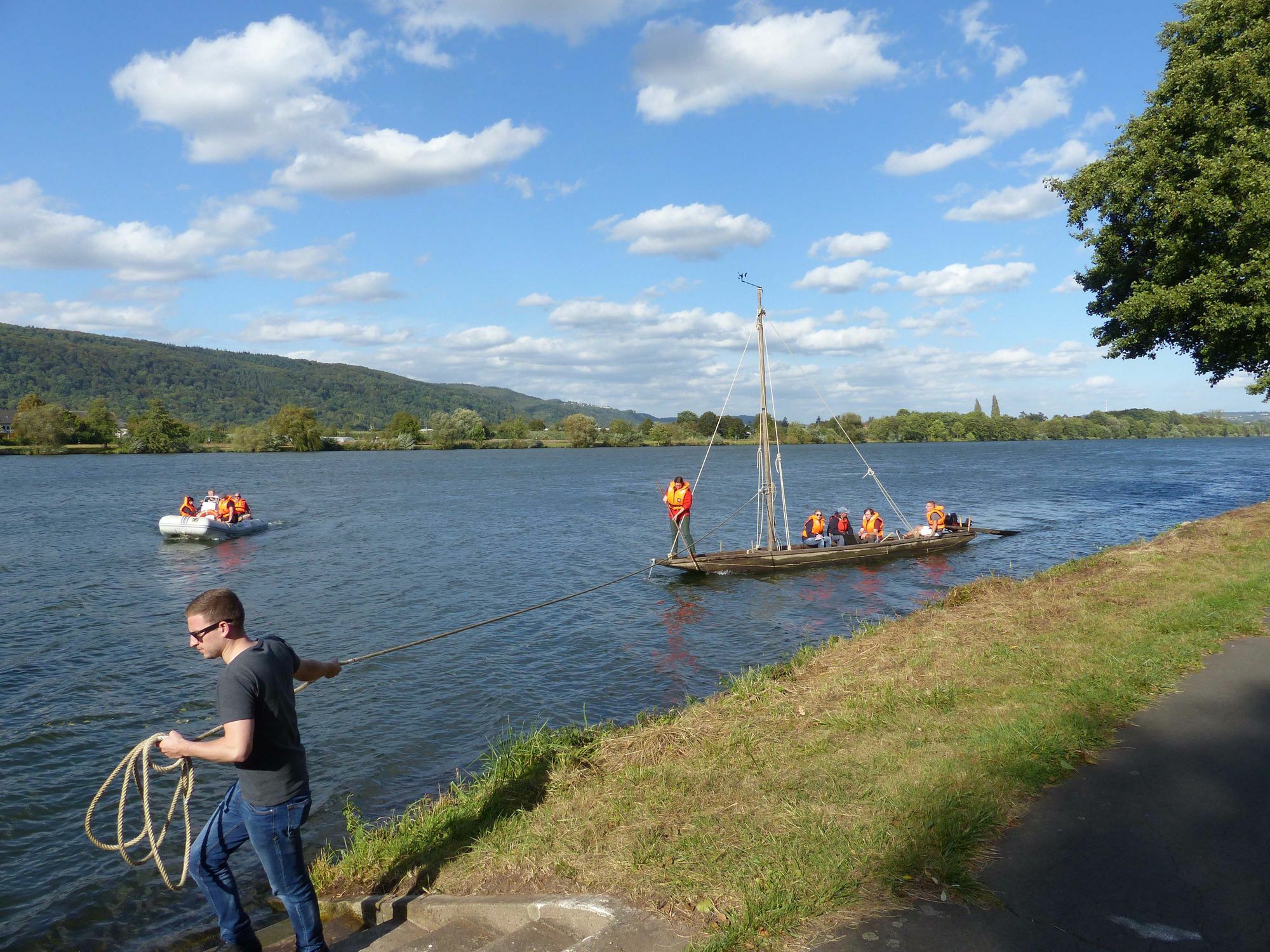 Treidelversuche auf der Mosel zwischen Trier und Konz. Foto: Hochschule Trier