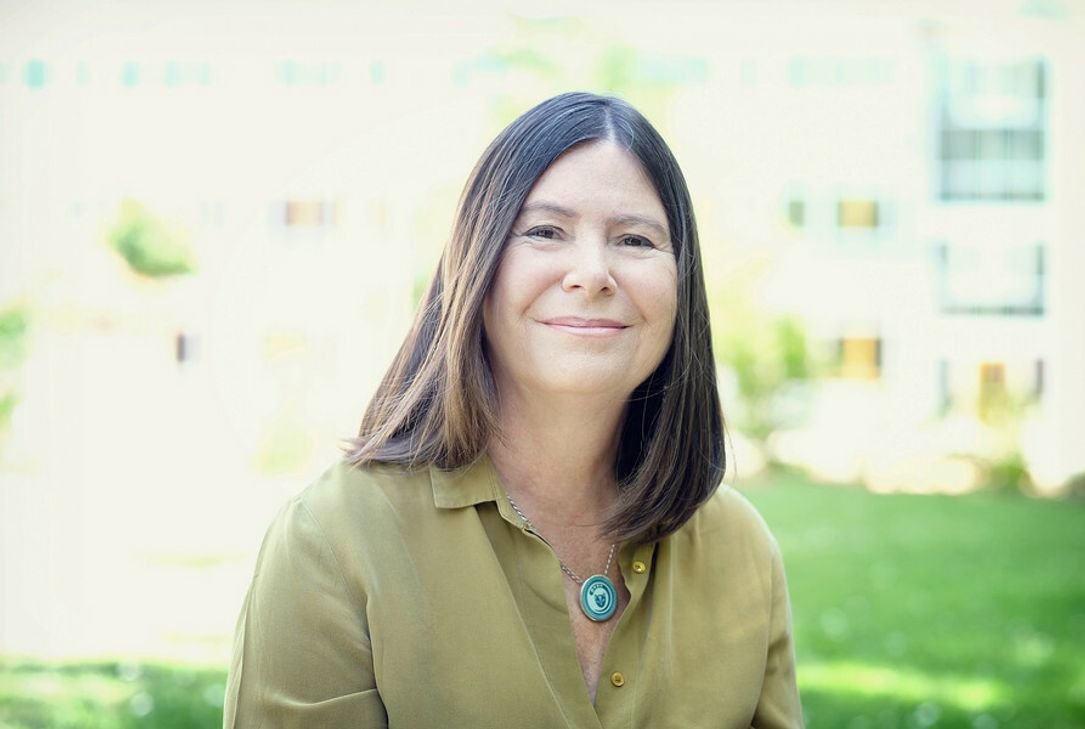 Umweltministerin Ulrike Höfken besucht den Dauner Wochenmarkt. Foto: MUUEF