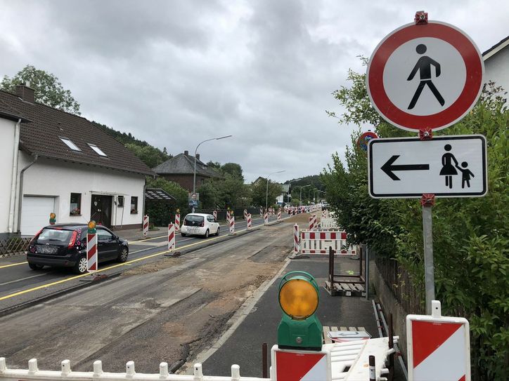 In der Aachener Straße in Kall finden derzeit Sanierungsarbeiten statt. mn-Foto