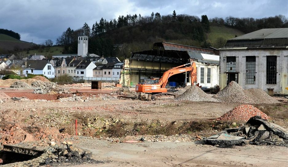 Großbaustelle mitten im Stadtteil: noch ist unklar, was auf dem Gelände des ehemaligen Walzwerkes entstehen soll. Foto: Finkenberg
