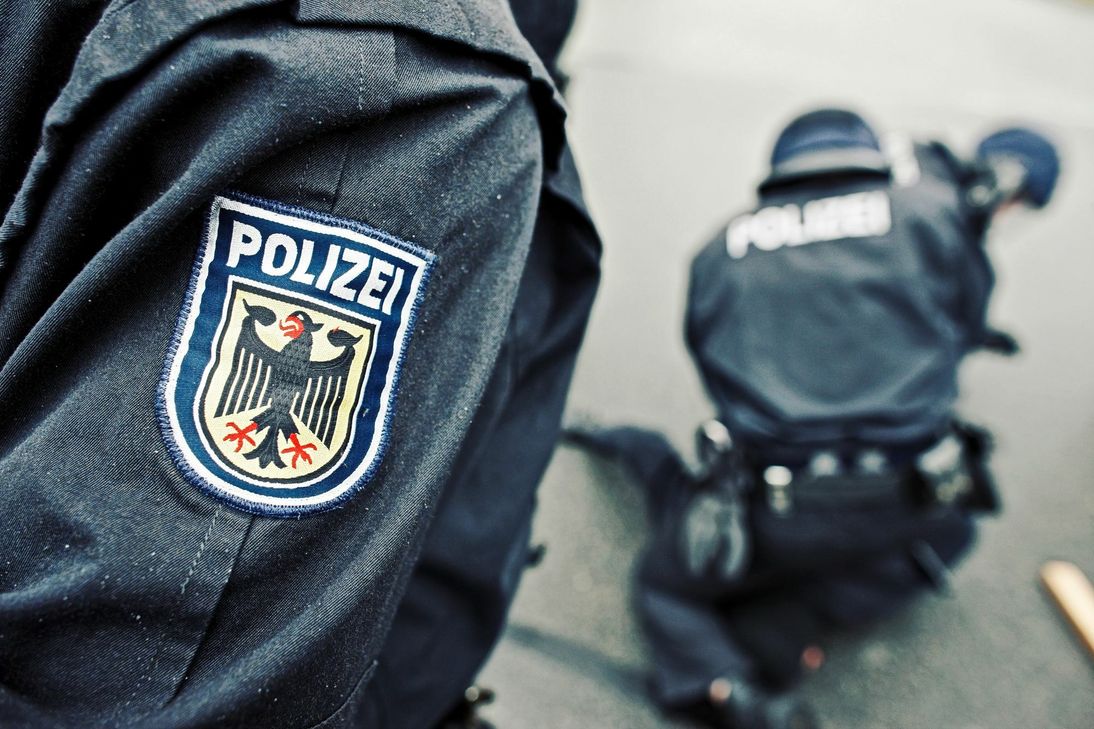 Die Bundespolizei verhaftet in der Nähe des Losheimergrabens einen 57-jährigen Schleuser. Foto: Bundespolizei