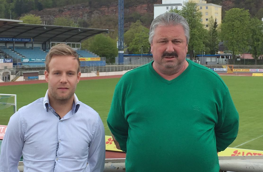 Rico Gladrow (links) und der sportliche Leiter der Eintracht, Heiner Semar.