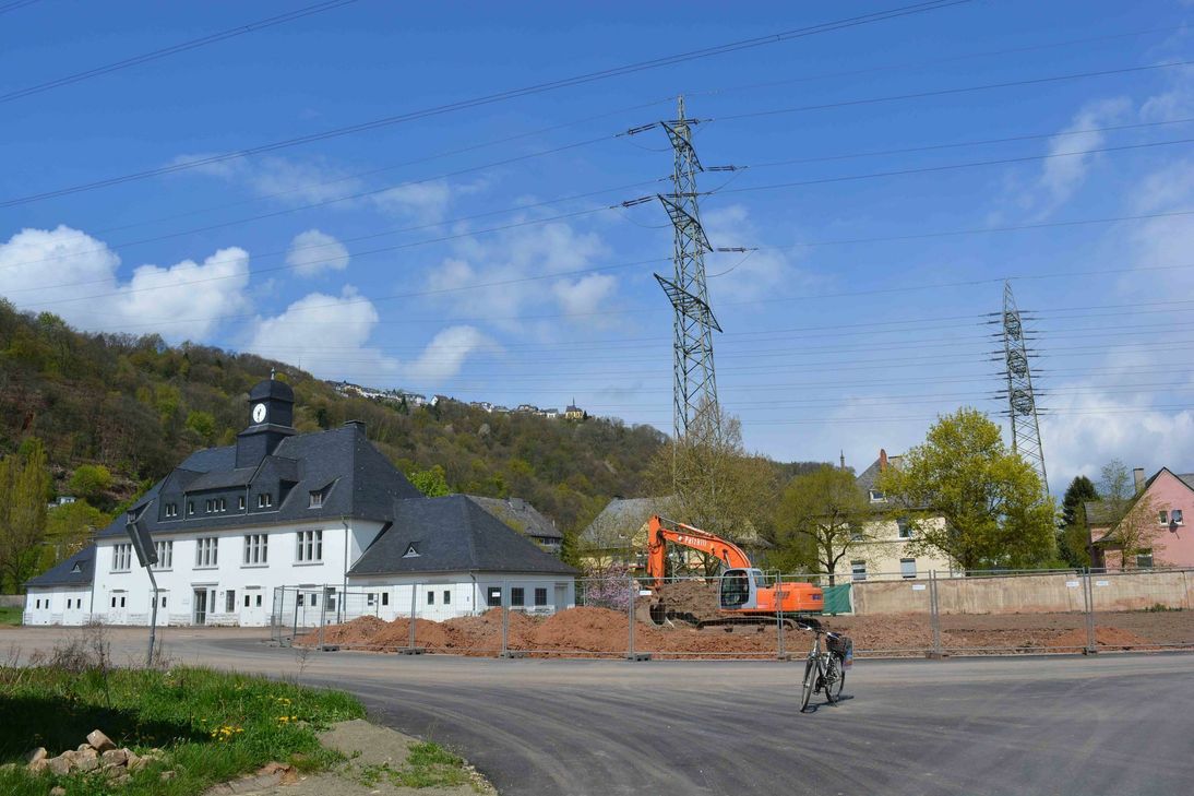 "Trier-West baut um" heißt es in der Jägerkaserne.  Foto: Neumann