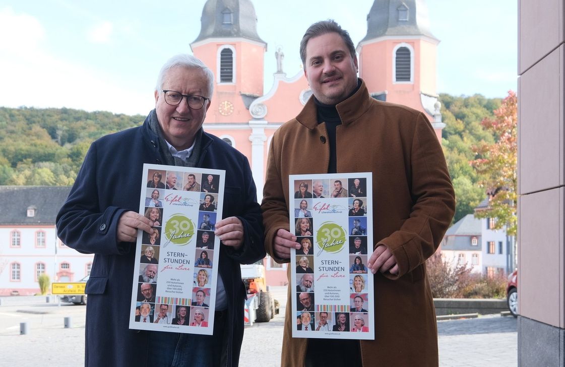 Gemeinsam für die Literatur: Dr. Josef Zierden (li.) und sein Sohn Dr. Johannes Zierden, der das Lebenswerk seines Vaters nach dessen Tod fortführt.