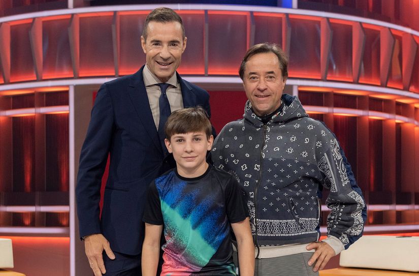Nico bei „Klein gegen Groß“ mit Moderator Kai Pflaume (l.) und Schauspieler Jan Josef Liefers