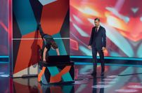 Nico (l.) beim Kraft-Konzentration-Duell mit Kai Pflaume