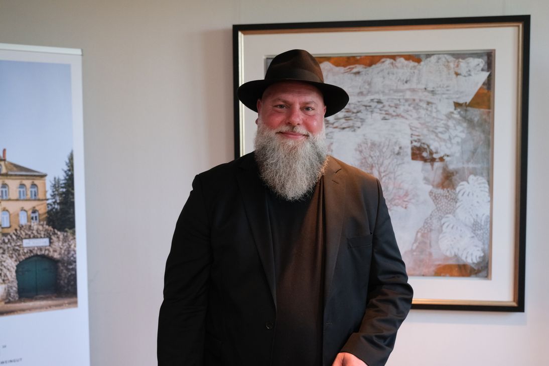 Vertretene Künstlergruppen sind der Cercle Artistique de Luxembourg (CAL) sowie der luxemburgische ARC und der Kunstkreis Beda aus Bitburg.