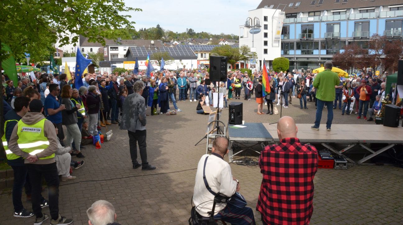Bei bestem Wetter war der Brunnenplatz mit Besuchern jeden Alters gut gefüllt.