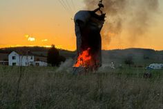 Am Samstag, 5. Oktober, wurde der Heißluftballon im Sinkflug von einer Windböe erfasst und dadurch in eine Stromleitung geweht.