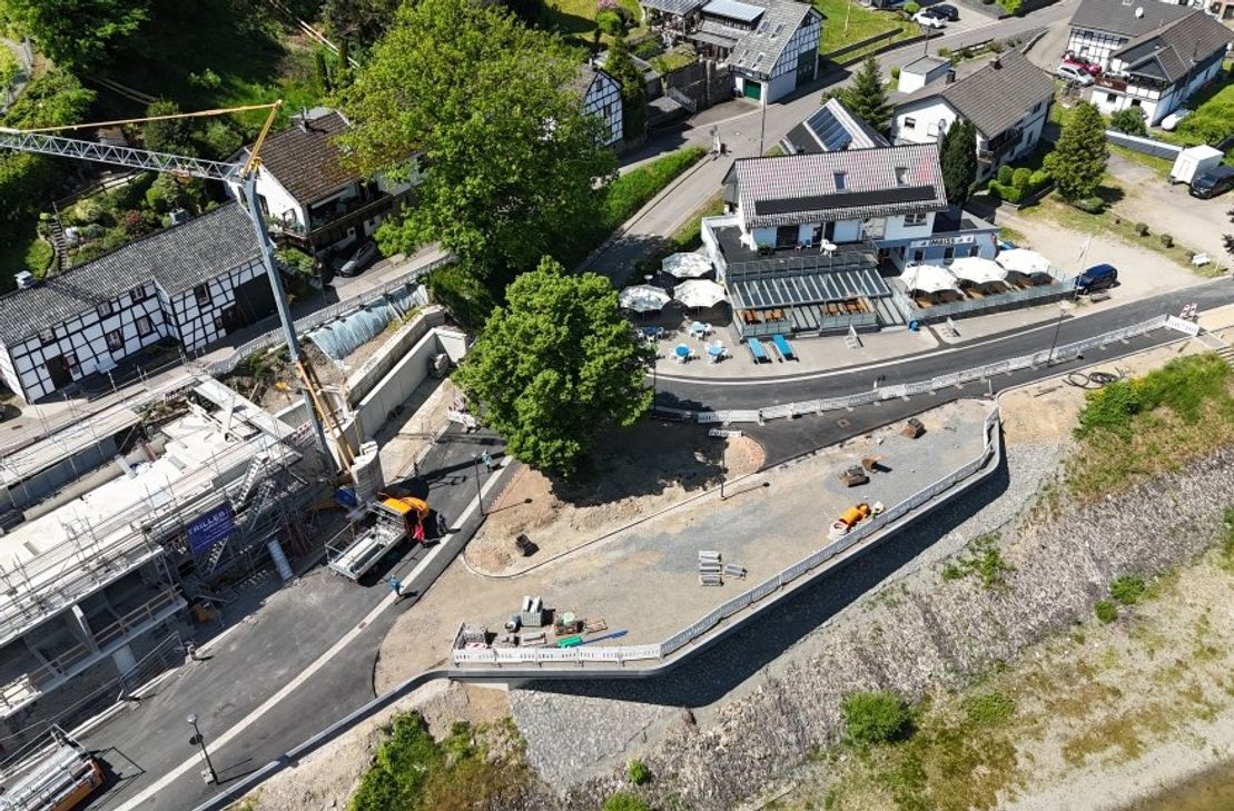 An Seppi´s Eck kann man bereits gut sehen, wie die Rurseepromenade.