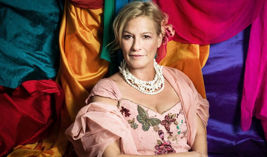 Die aus zahlreichen Theater- und Fernsehproduktionen bekannte Schauspielerin Suzanne von Borsody präsentiert am 30. April im Roetgener Bürgersaal auf ihre unverwechselbare Art ein literarisch-musikalisches Bilderbuch des französischen Malers Paul Gauguin.