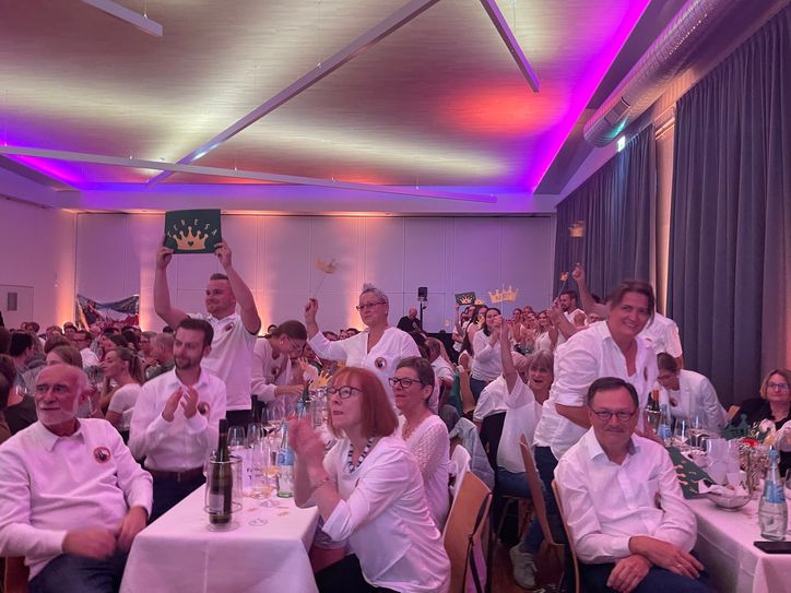 Jede der vier jungen Frauen hatte ihren eigenen Fanclub mitgebracht was für Stimmung in der Halle sorgte.