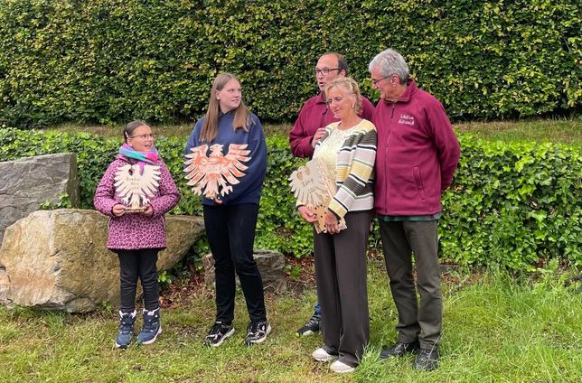 Schützenkönigin Monika und die anderen Majestäten stehen im Mittelpunkt der Mützenicher Kirmes, die aufgrund fehlender Schausteller vorverlegt wurde.